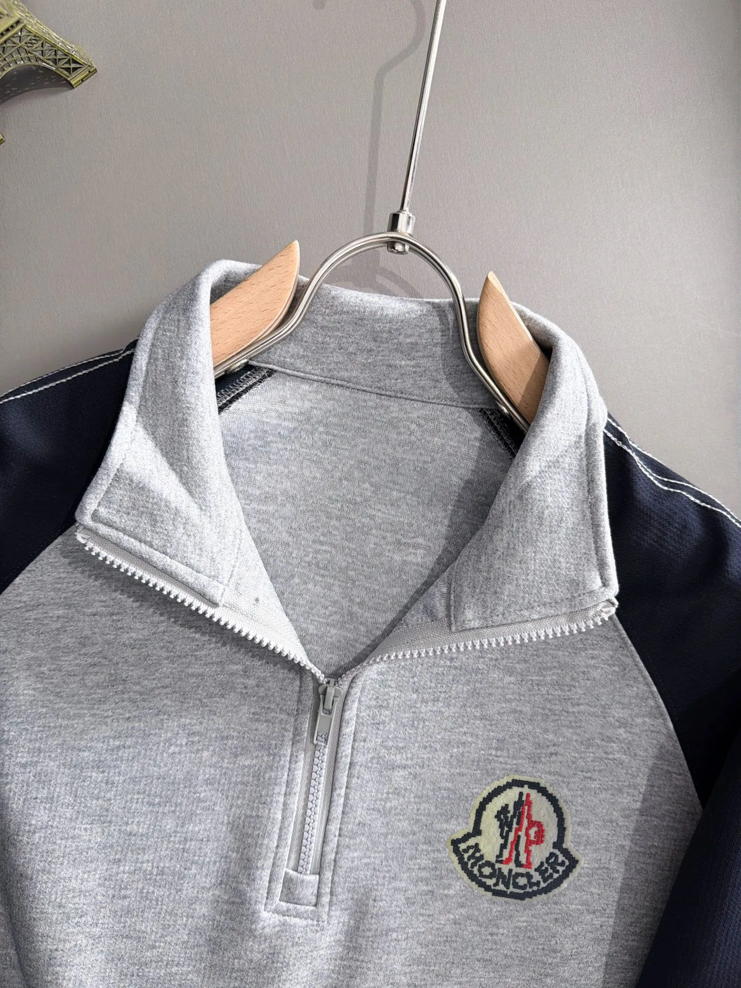 Meng Mouth 2026 long-sleeved sweatshirts for men and women Same Style. Many stars have the same style, the top original version. Feel free to compare🆚The fabric is custom-dyed and slightly sprayed and distressed. The fabric, material and details are consistent with the original version. Special cotton and linen fabrics are selected. The fabric cost is extremely expensive. It is twice as expensive as pure cotton materials. We will do better at all costs. Three standards are complete. The comparison between non-market products and our fabrics is very different. Only the top version is made! Size: M-4XL